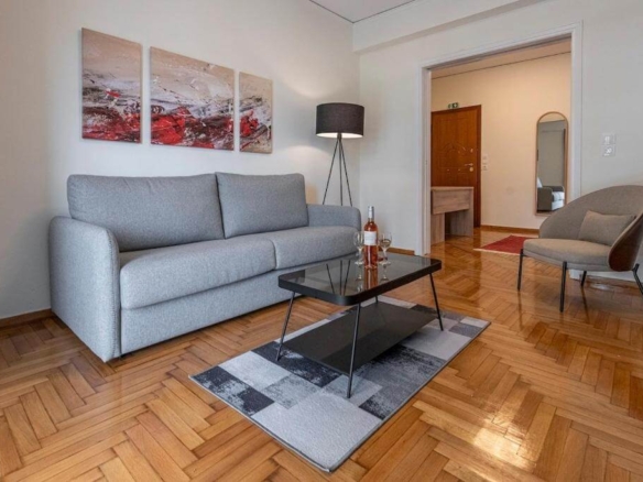 Cozy Apartment with Office – 19min to Athens Center