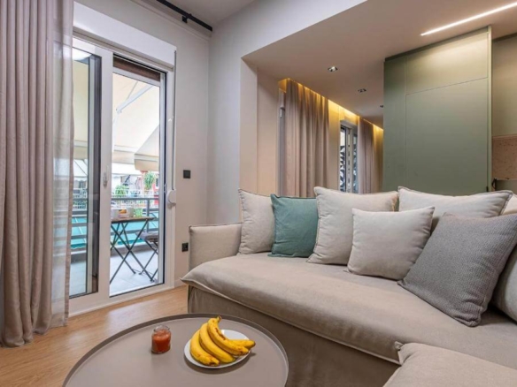 Cozy 1BR with Balcony in Kipseli