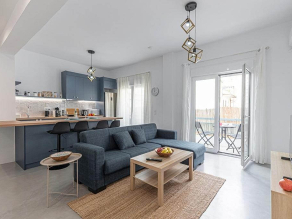 Stylish Keramikos 2BR, Bar Kitchen & Balcony
