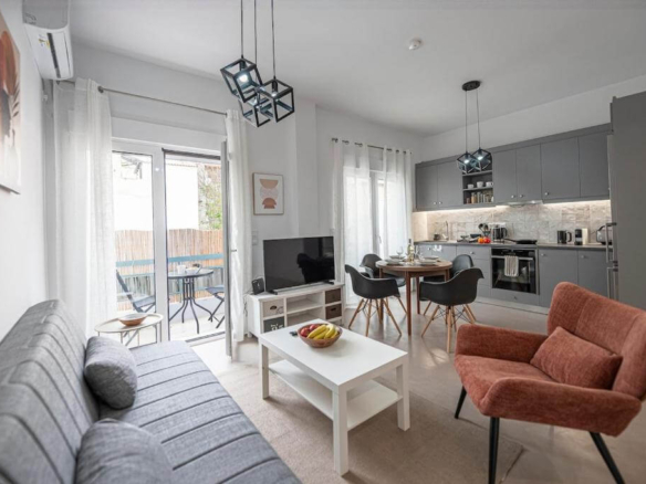 Bright Keramikos 2BR, Wraparound Balcony & Dining